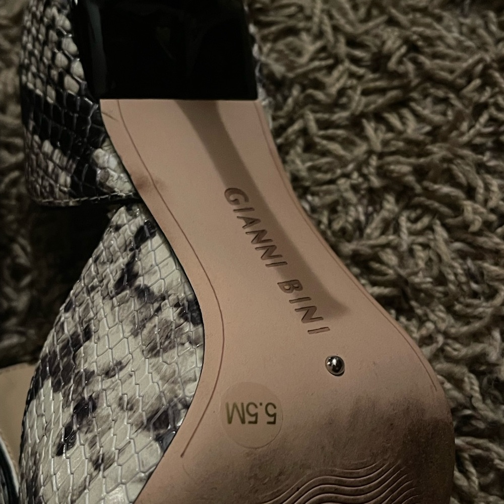 Snake skin heels - Picture 3 of 4